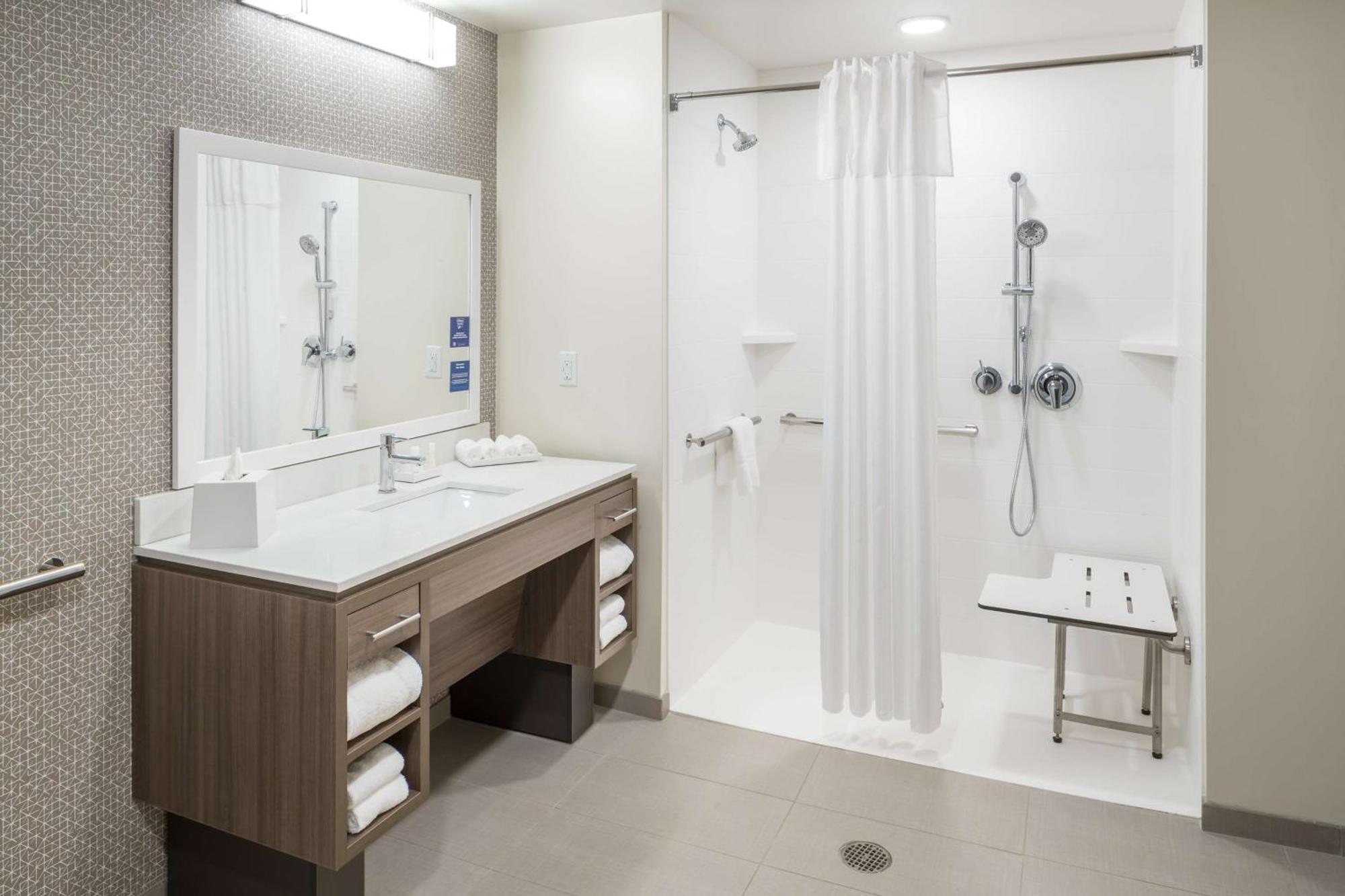 Home2 By Hilton Cruise Port Hotel 3*