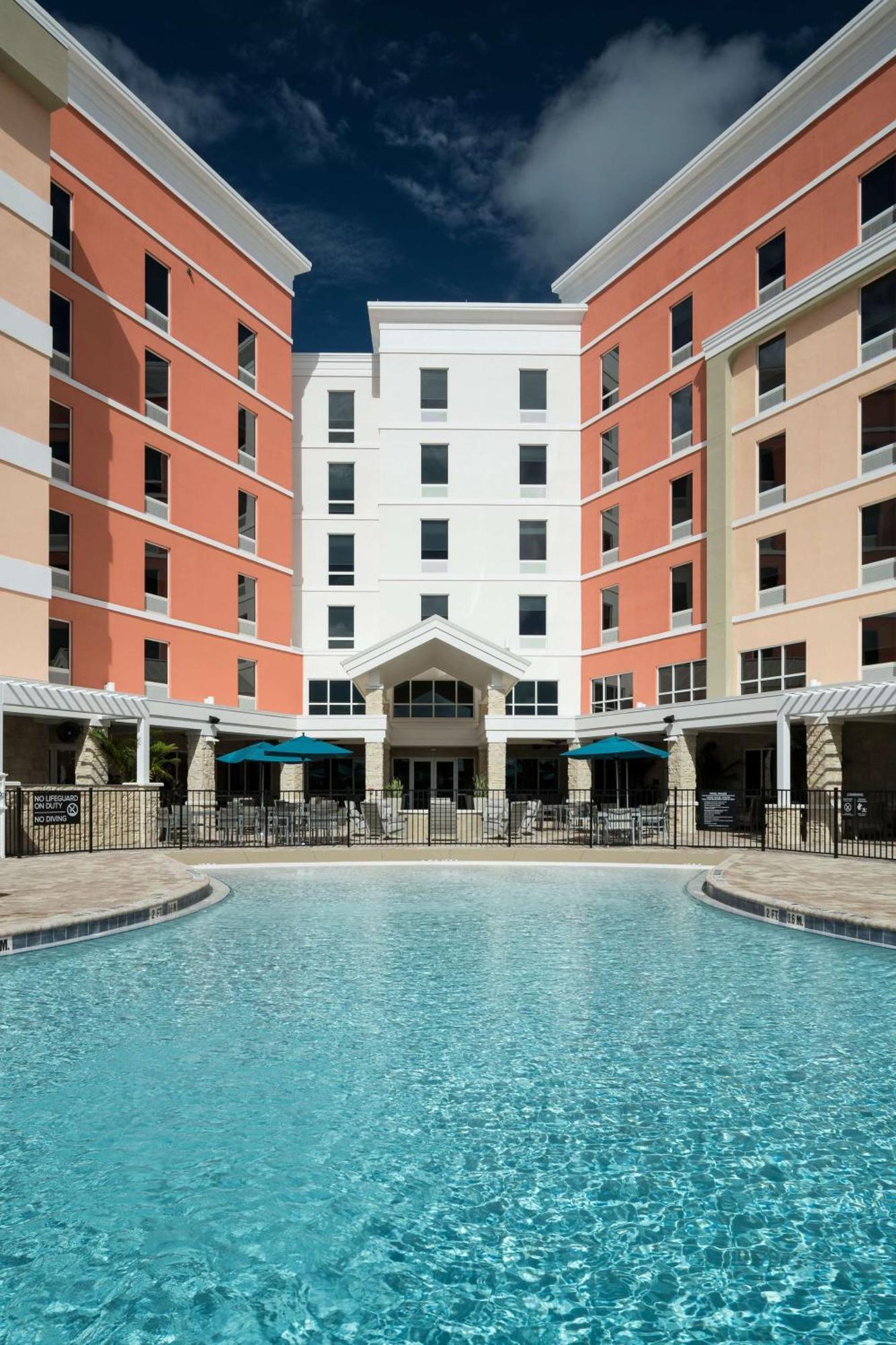 Hotel Home2 By Hilton Cruise Port